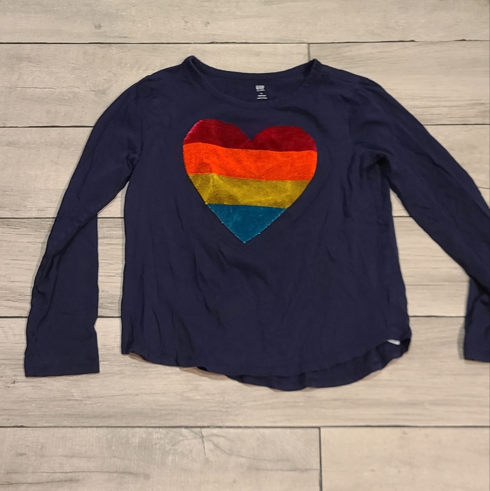 🍁 Gap Velour rainbow heart tee🧋